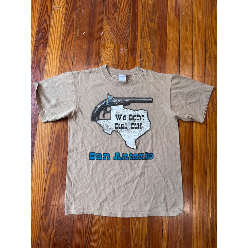 Vintage Anvil San Antonio Texas We Dont Dial 911 Graphic Tee Tan Mens Medium